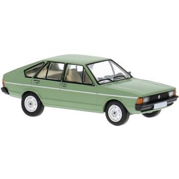 VW Passat B1 Facelift Schrägheck, hellgrün, Baujahr 1977, von PCX