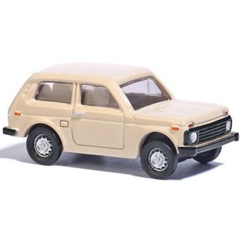 Lada Niva, elfenbein, Spur TT