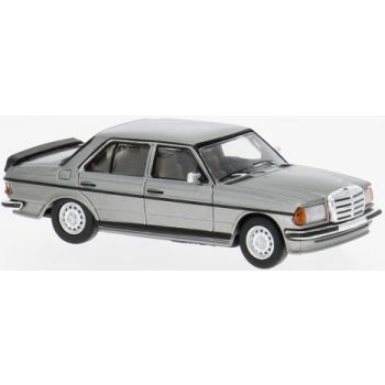 Mercedes-Benz W123 AMG, grau, Baujahr 1980, mit Heckspoiler, von PCX