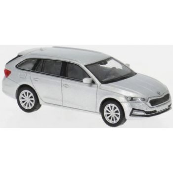 Skoda Octavia IV Combi, silber, Baujahr 2019, von PCX