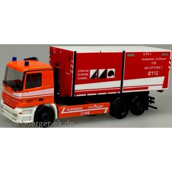 Mercedes-Benz Actros M '96 ohne EU-Symbol, Wechsellader der Berufsfeuerwehr Stuttgart beladen mit Abrollbehälter Strasse Schiene Tunnel 5/73-1