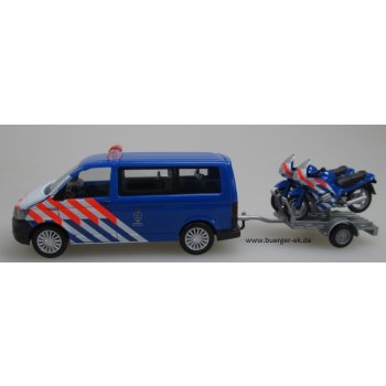 VW T6 mit Anhänger beladen mit 2 Polizei-Motorrädern, Marechaussee Niederlande - Gendarmerie - Polizei Niederlande