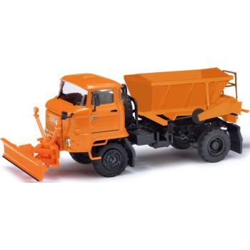 IFA L60/D 035, Winterdienst mit Räumschild und Streuer D 035, orange, Baujahr 1987