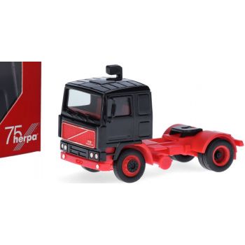 Volvo F10 Solozugmaschine, schwarz mit rotem Fahrgestell, rotem Kühlergrill und rot/schwarzen Felgen - SpiWa / 75 Jahre Herpa