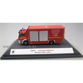 Mercedes-Benz Atego 1629F Lentner GW-G Feuerwehr München, Gerätewagen Gefahrgut Wache 2, M-F 1230 in Dekovitrine, detailliertes Handarbeitsmodell !